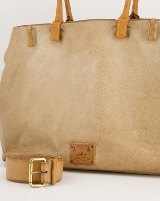 Beżowa shopperka z klamrą - PREMIUM A002LEBETOR151